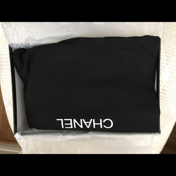 Authentic Channel CC pearl pink suede - Picture 4 of 8